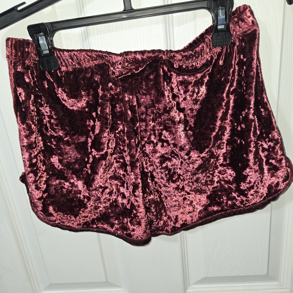 Shorts - Picture 2 of 3